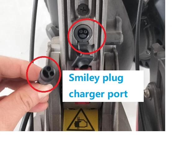 4 Ladegerät für 48V - 54,6V / 2A Modelle - SMILEY-STECKER