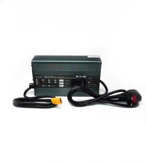 1 72V-84V einstellbares Ladegerät 1-20A XT90-Stecker